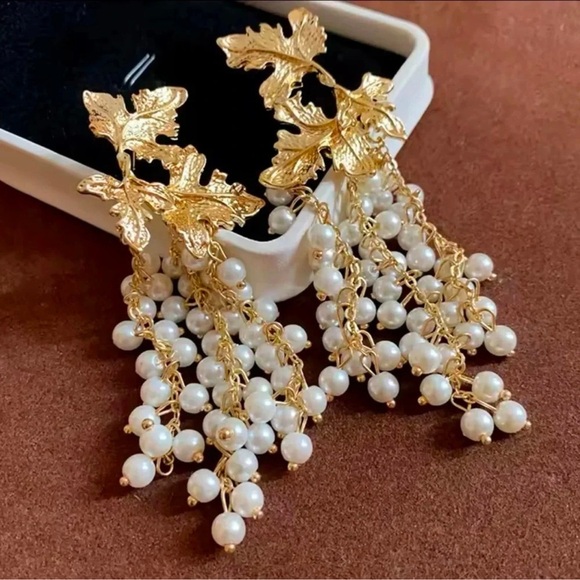 Anthropologie Gingko Leaf Pearl Drop Earrings - Picture 4 of 8